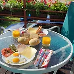 Guest house Wega - Goscinne, Domki, Plac Zabaw, Basen, Parking, Grill Sianozety