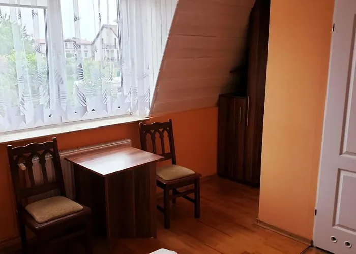 Wega - Goscinne, Domki, Plac Zabaw, Basen, Parking, Grill ゲストハウス シャノジェンティ